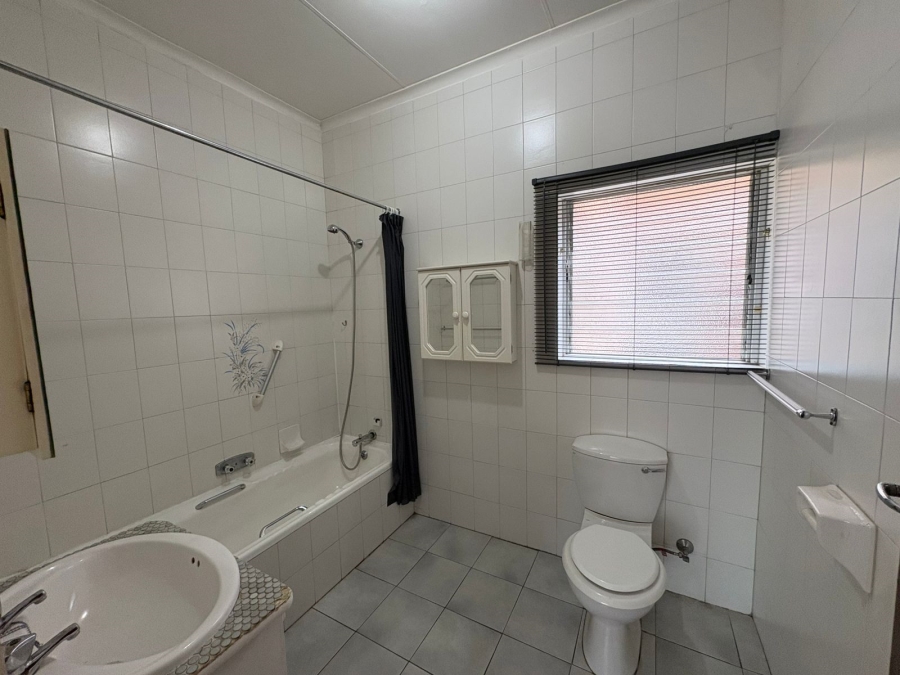 To Let 3 Bedroom Property for Rent in Safari Gardens North West